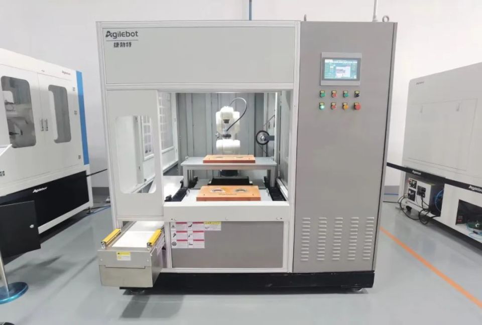 青资向“新”力 以芯片、智造、人工智能驱动通讯技术向“新”而行，以“质”致远